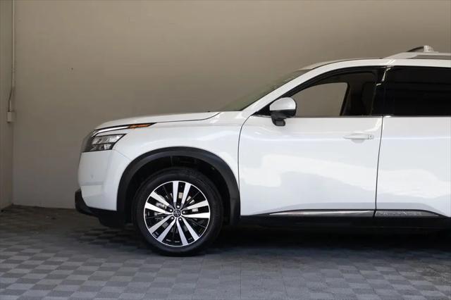 2025 Nissan Pathfinder Platinum FWD