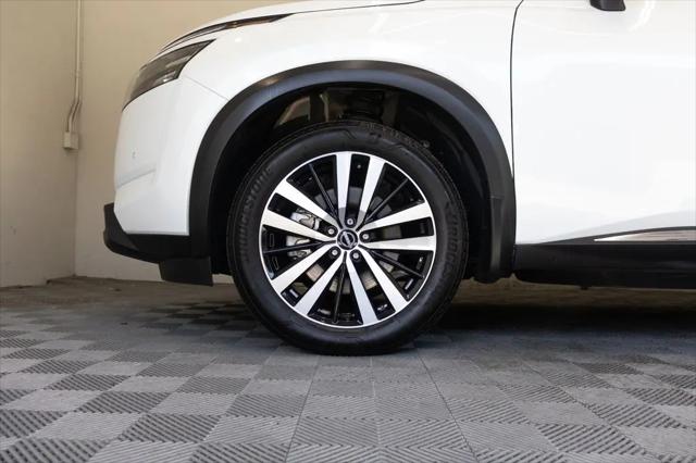 2025 Nissan Pathfinder Platinum FWD