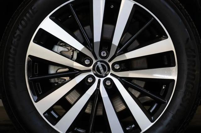 2025 Nissan Pathfinder Platinum FWD
