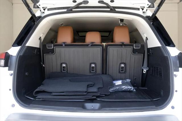 2025 Nissan Pathfinder Platinum FWD