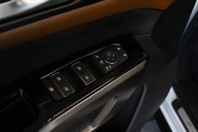 2025 Nissan Pathfinder Platinum FWD