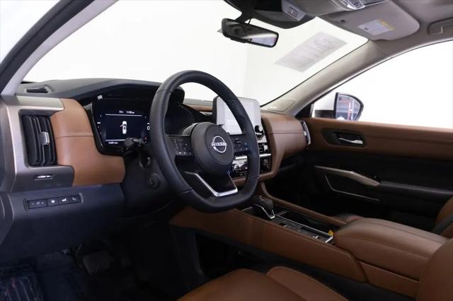 2025 Nissan Pathfinder Platinum FWD