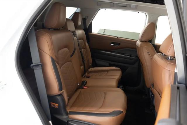 2025 Nissan Pathfinder Platinum FWD