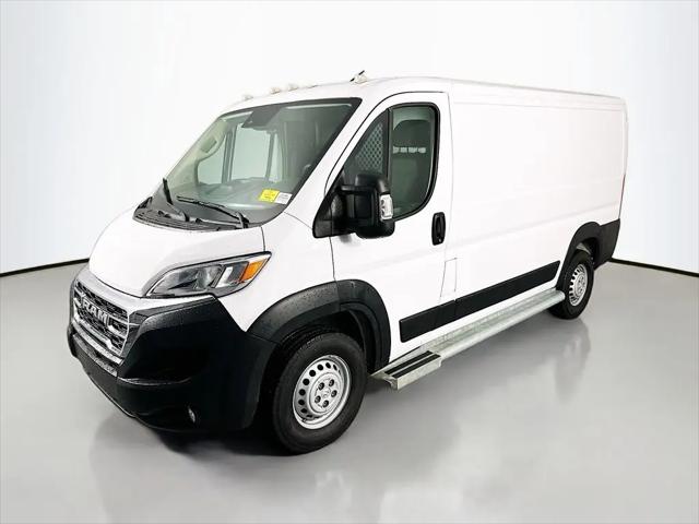 2025 Ram ProMaster 2500 Cargo Van Tradesman Low Roof 136" WB w/Pass Seat