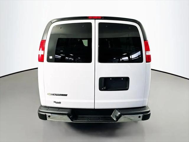 2024 Chevrolet Express Passenger RWD 3500 Extended Wheelbase LT