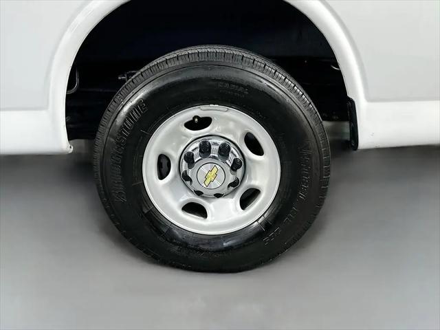 2024 Chevrolet Express Passenger RWD 3500 Extended Wheelbase LT