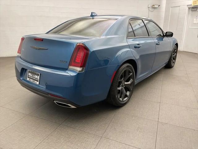 2023 Chrysler 300 Touring L