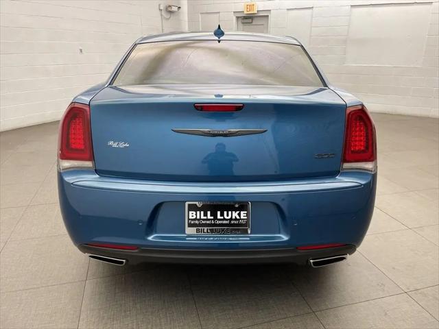 2023 Chrysler 300 Touring L