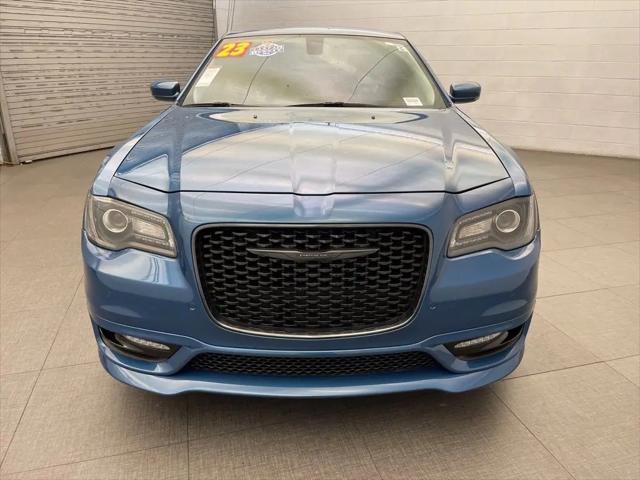 2023 Chrysler 300 Touring L