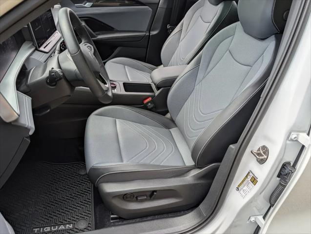 2025 Volkswagen Tiguan 2.0T SE R-Line Black