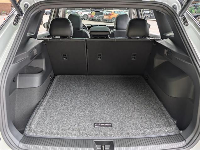 2025 Volkswagen Tiguan 2.0T SE R-Line Black