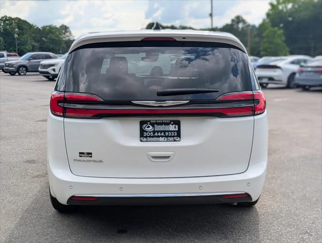 2025 Chrysler Pacifica Select