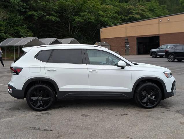 2025 Volkswagen Taos 1.5T SE