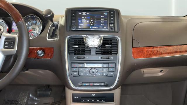 2015 Chrysler Town & Country Limited Platinum