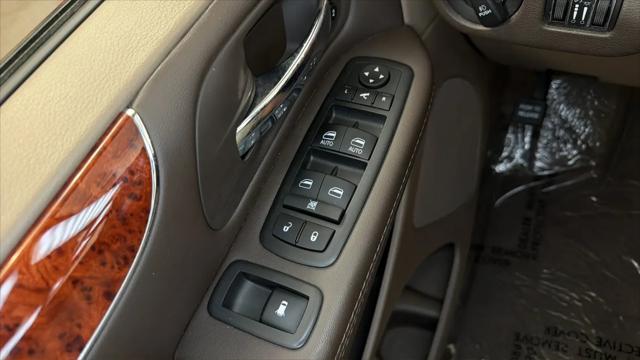 2015 Chrysler Town & Country Limited Platinum