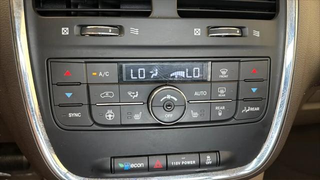 2015 Chrysler Town & Country Limited Platinum