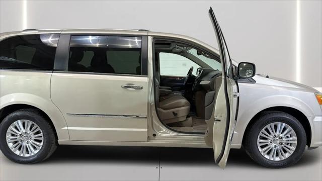 2015 Chrysler Town & Country Limited Platinum