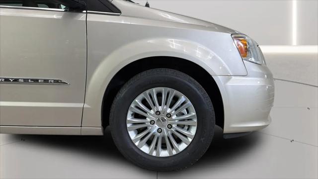 2015 Chrysler Town & Country Limited Platinum