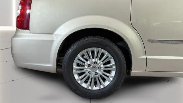 2015 Chrysler Town & Country Limited Platinum
