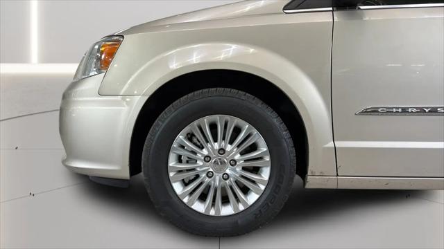 2015 Chrysler Town & Country Limited Platinum