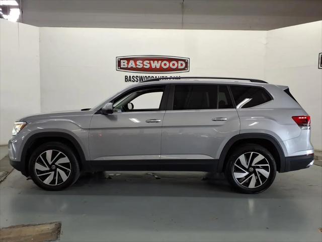 2025 Volkswagen Atlas 2.0T SE w/Technology