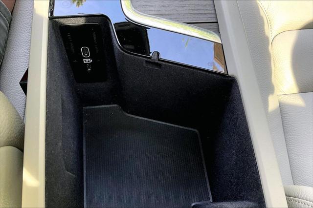 2024 Volvo XC90 B6 Plus Bright Theme 6-Seater