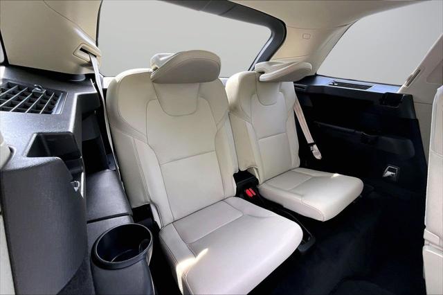 2024 Volvo XC90 B6 Plus Bright Theme 6-Seater
