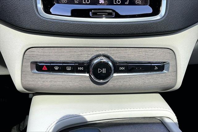 2024 Volvo XC90 B6 Plus Bright Theme 6-Seater