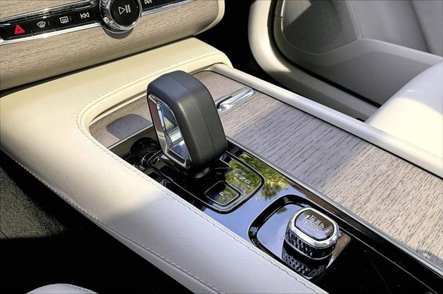 2024 Volvo XC90 B6 Plus Bright Theme 6-Seater