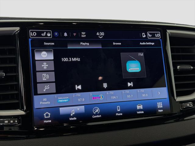 2025 Chrysler Pacifica Select