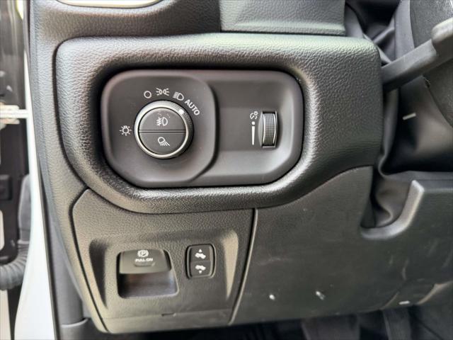 2022 Ram 1500 Big Horn Crew Cab 4x4 5'7" Box