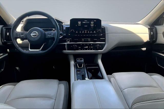2024 Nissan Pathfinder SL FWD