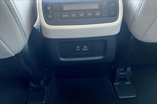 2024 Nissan Pathfinder SL FWD