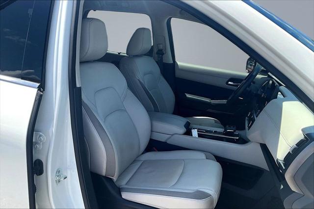 2024 Nissan Pathfinder SL FWD