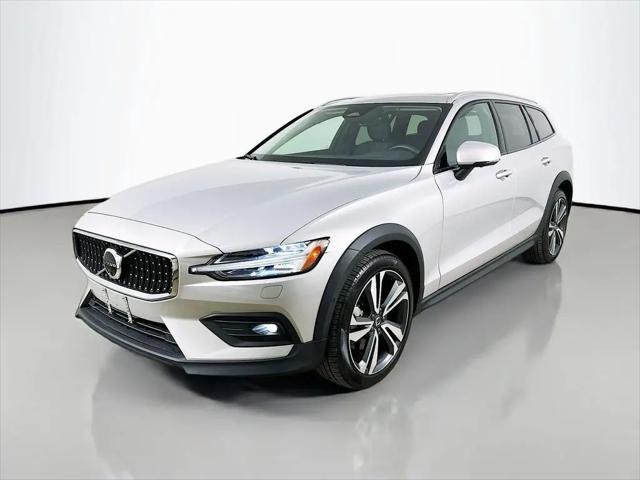 2025 Volvo V60 Cross Country Plus, B5 AWD Gas (mild hybrid) for sale in Dublin, OH