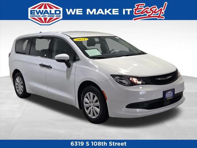 2021 Chrysler Voyager L for sale in Oconomowoc, WI