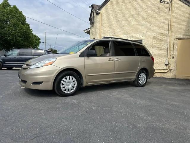 2008 Toyota Sienna LE for sale in Watertown, WI