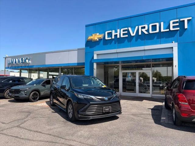 2024 Toyota Sienna LE for sale in Glendale, WI