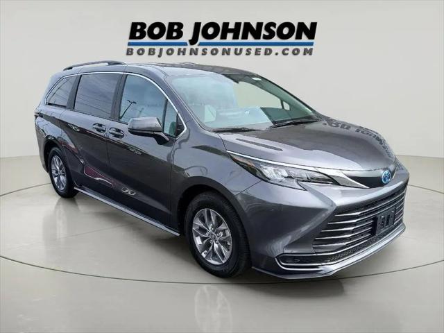 2025 Toyota Sienna LE for sale in Rochester, NY