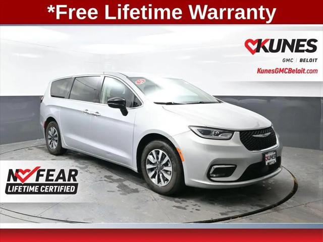 2024 Chrysler Pacifica Hybrid Select for sale in Beloit, WI