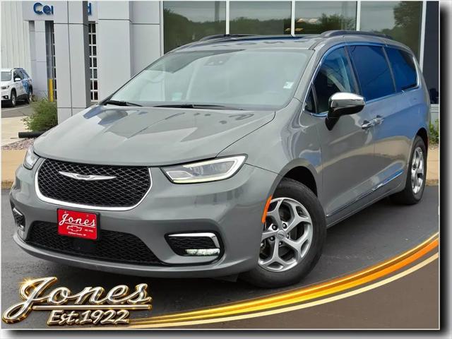 2023 Chrysler Pacifica Limited for sale in Richland Center, WI
