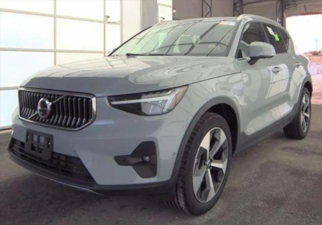 2025 Volvo XC40 B5 Plus Bright Theme for sale in Willoughby, OH