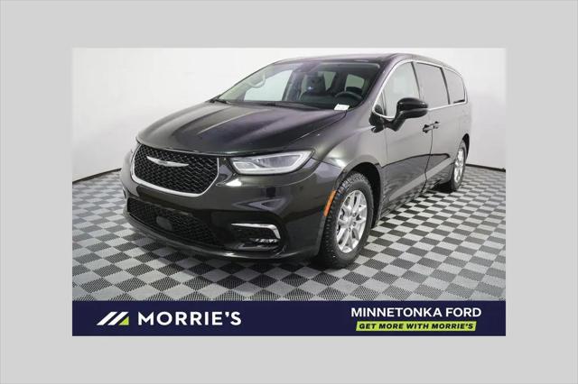 2023 Chrysler Pacifica Touring L for sale in Hopkins, MN