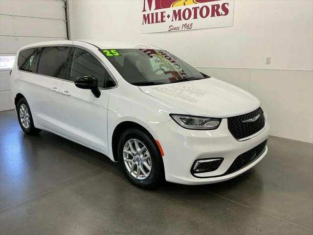 2025 Chrysler Pacifica Select for sale in Lincoln, NE