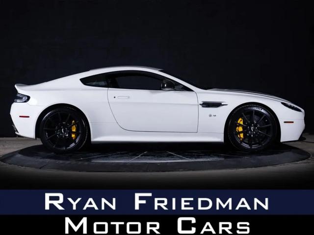2017 Aston Martin V12 Vantage Base for sale in Glen Cove, NY