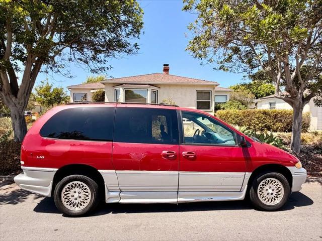 1997 Chrysler Town & Country LXi