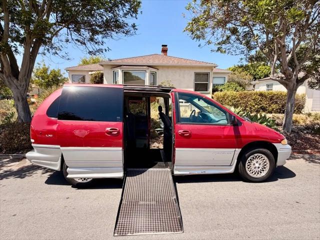 1997 Chrysler Town & Country LXi