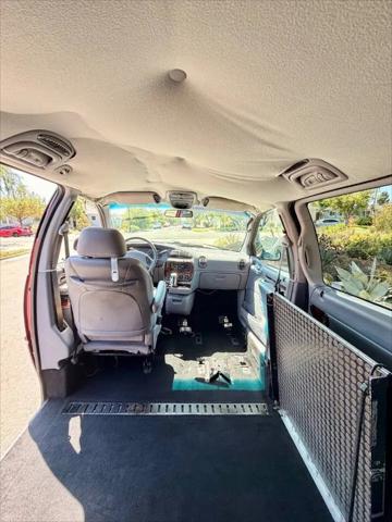1997 Chrysler Town & Country LXi