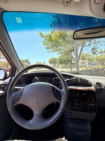 1997 Chrysler Town & Country LXi