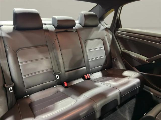 2021 Volkswagen Passat 2.0T R-Line